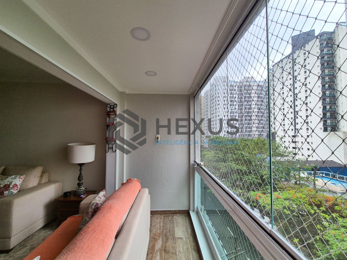 Foto 9 de Apartamento reformado com varanda na Praia das Pitangueiras, Guaruja