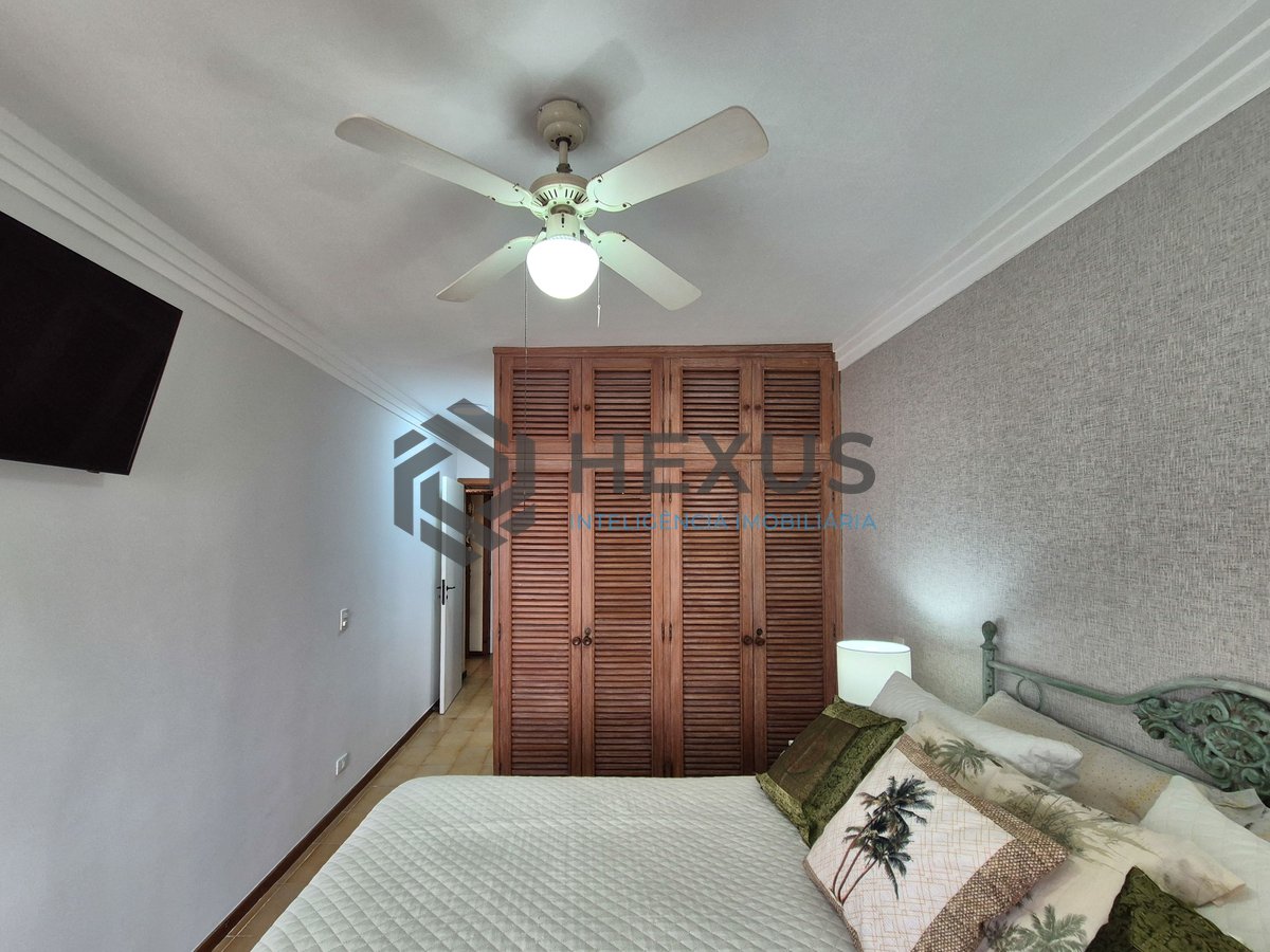 Foto 12 de Apartamento com varanda e lazer a duas quadras da Praia das Pitangueiras, Guaruja