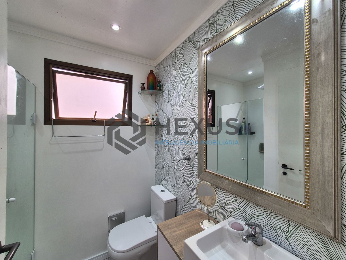 Foto 14 de Apartamento com varanda e lazer a duas quadras da Praia das Pitangueiras, Guaruja