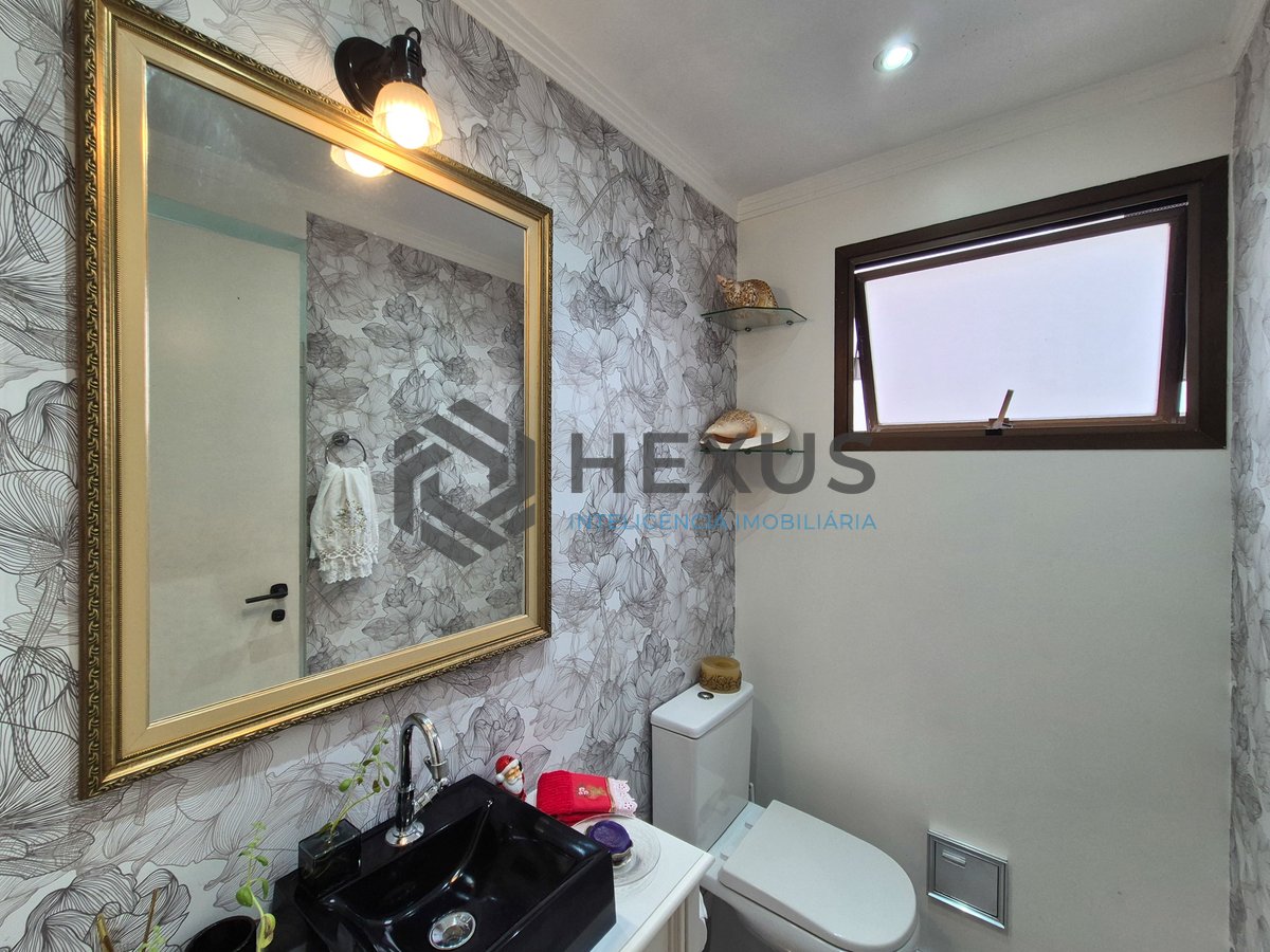 Foto 17 de Apartamento com varanda e lazer a duas quadras da Praia das Pitangueiras, Guaruja