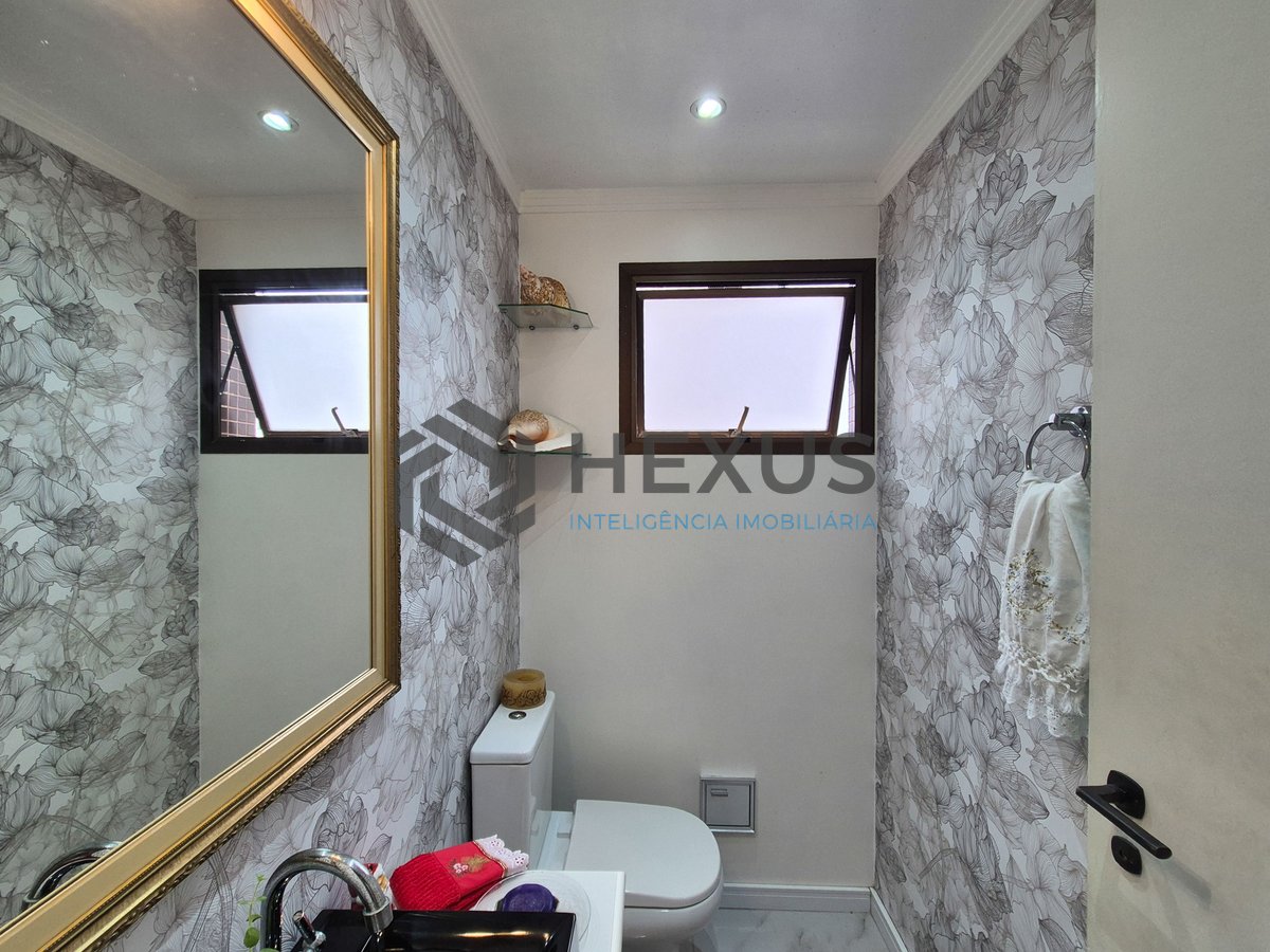 Foto 18 de Apartamento com varanda e lazer a duas quadras da Praia das Pitangueiras, Guaruja