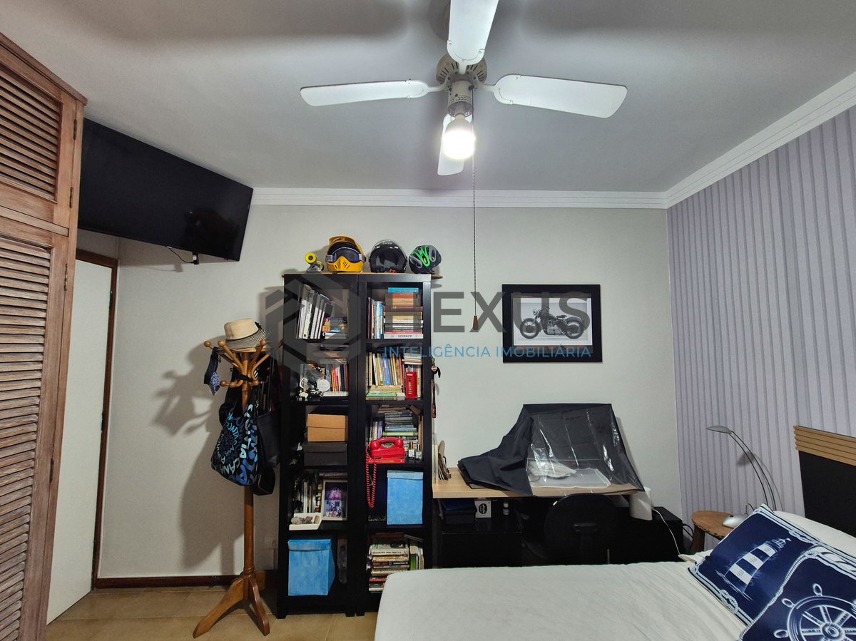 Foto 21 de Apartamento com varanda e lazer a duas quadras da Praia das Pitangueiras, Guaruja