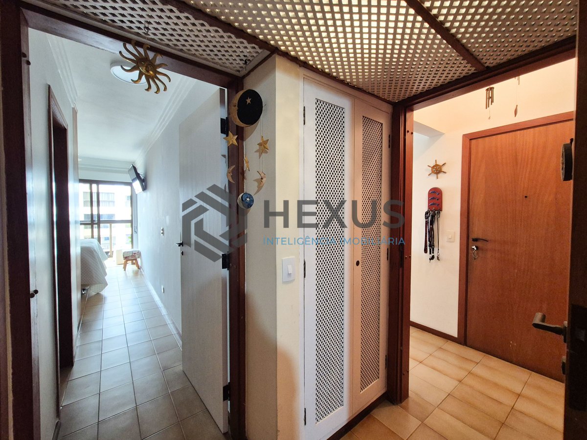 Foto 25 de Apartamento com varanda e lazer a duas quadras da Praia das Pitangueiras, Guaruja