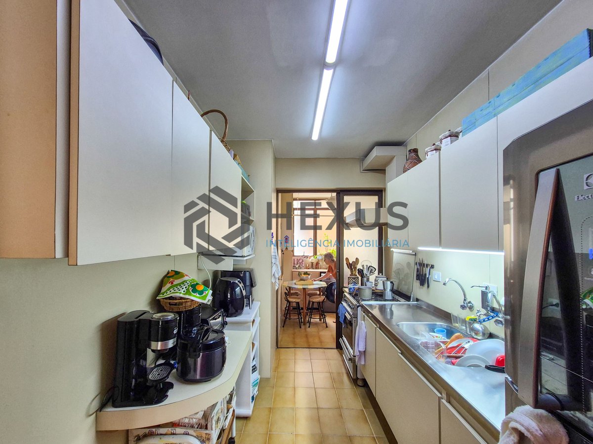 Foto 27 de Apartamento com varanda e lazer a duas quadras da Praia das Pitangueiras, Guaruja
