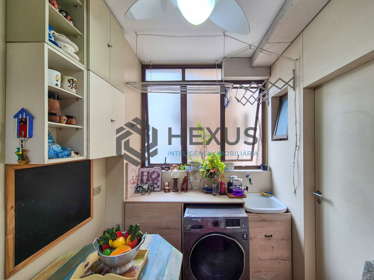 Foto 30 de Apartamento com varanda e lazer a duas quadras da Praia das Pitangueiras, Guaruja
