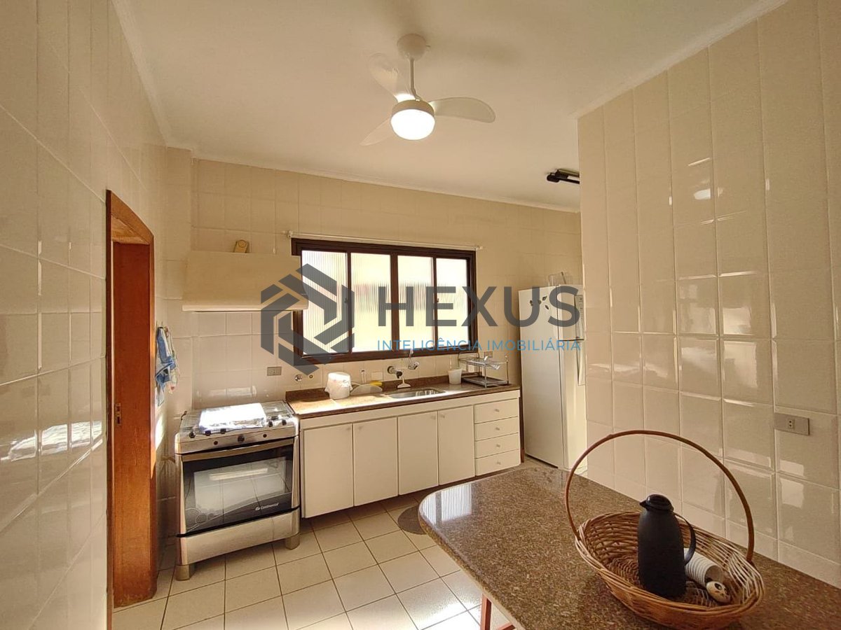 Foto 15 de Apartamento com varanda e lazer na Praia da Enseada, Guaruja