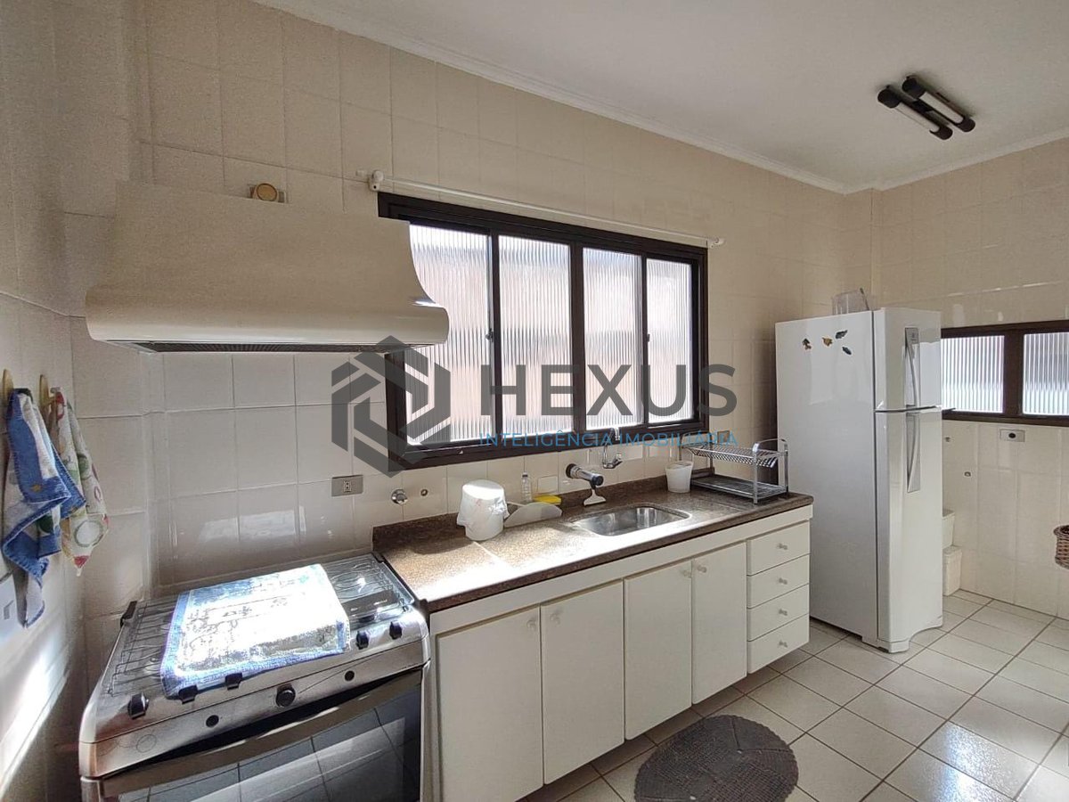 Foto 16 de Apartamento com varanda e lazer na Praia da Enseada, Guaruja