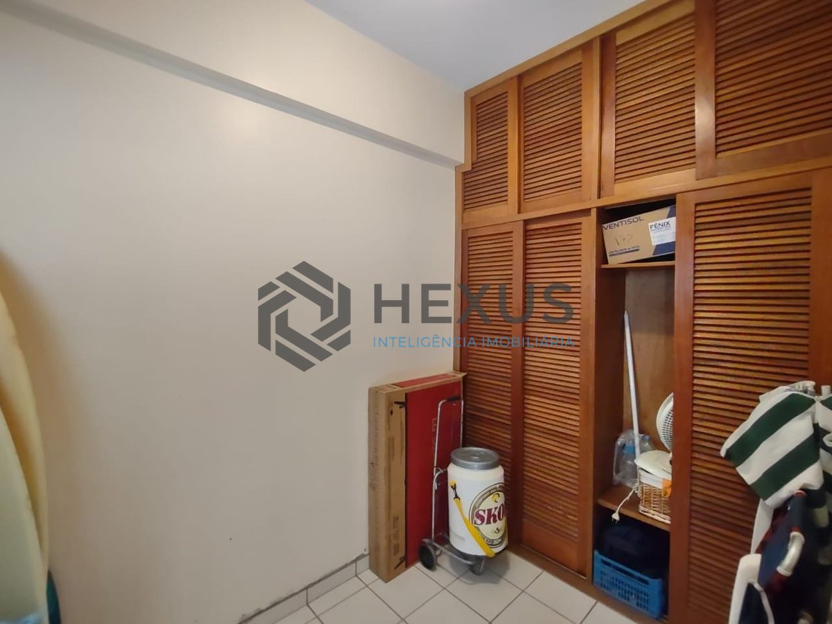 Foto 17 de Apartamento com varanda e lazer na Praia da Enseada, Guaruja