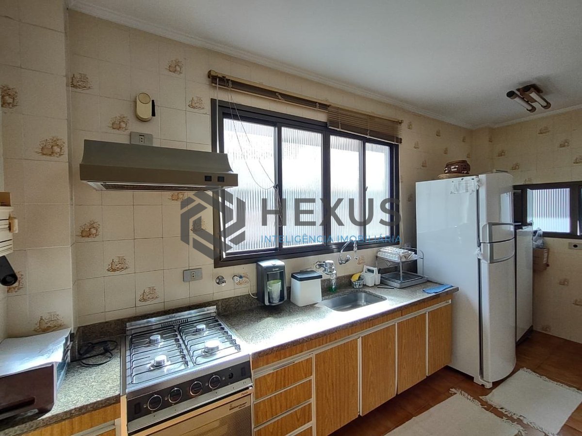 Foto 17 de Apartamento com varanda e lazer na Praia da Enseada à venda, Guarujá-SP.