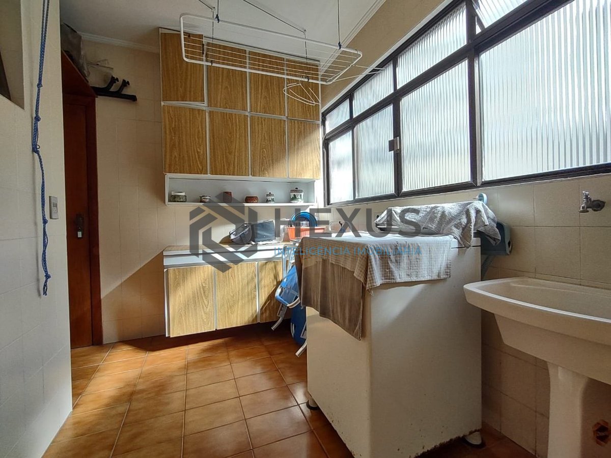 Foto 20 de Apartamento com varanda e lazer na Praia da Enseada à venda, Guarujá-SP.