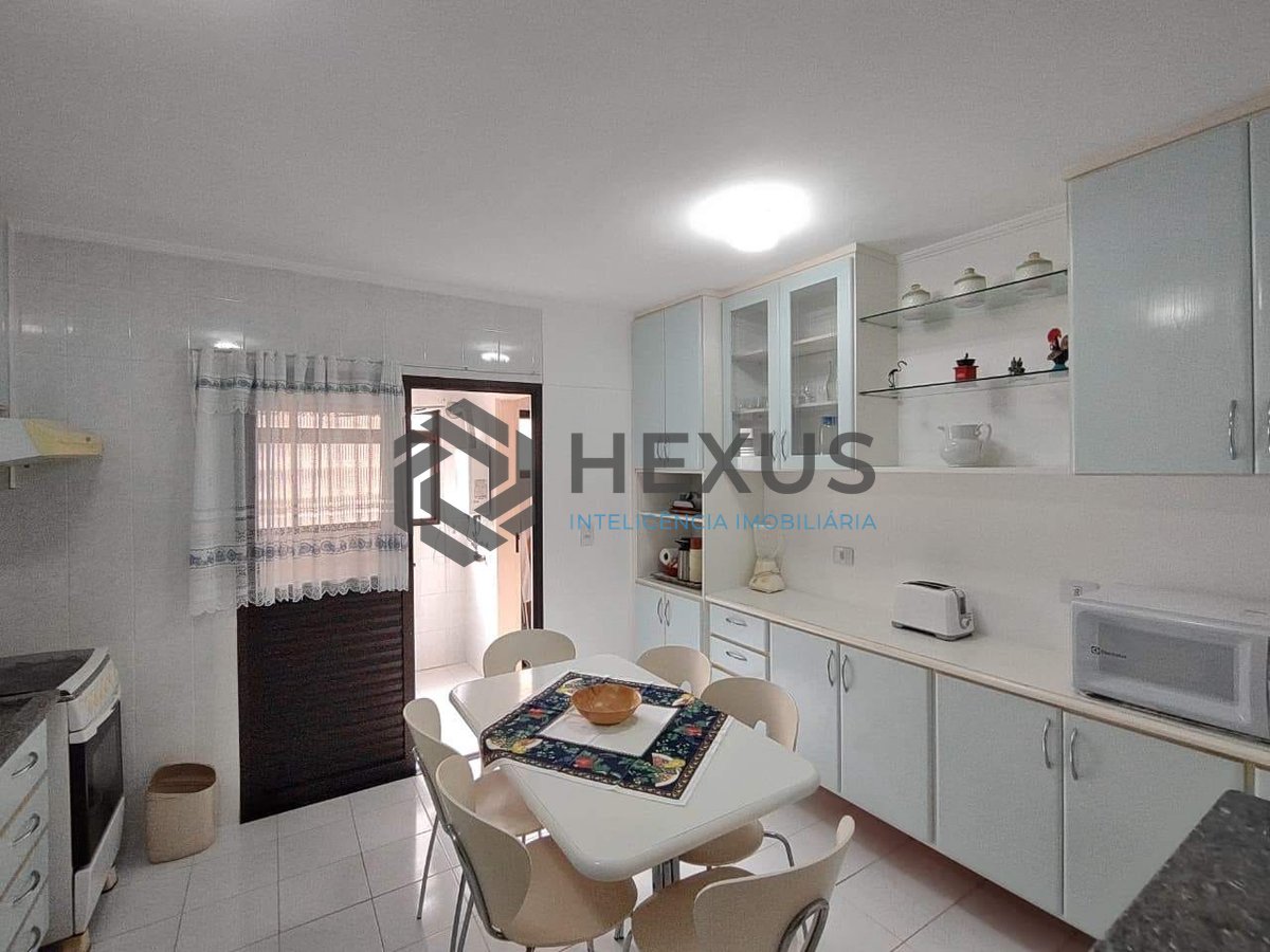 Foto 13 de Apartamento com varanda e lazer na Praia da Enseada, Guaruja