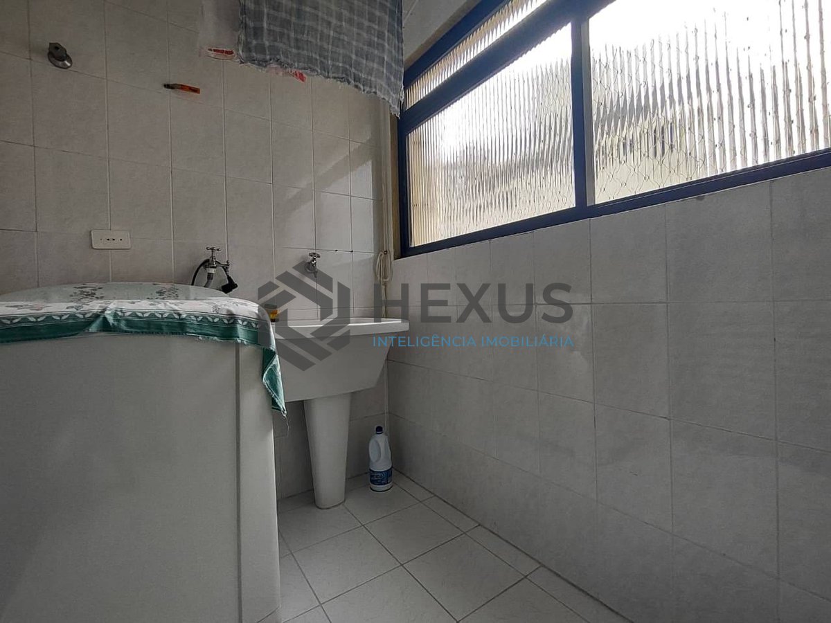 Foto 17 de Apartamento com varanda e lazer na Praia da Enseada, Guaruja