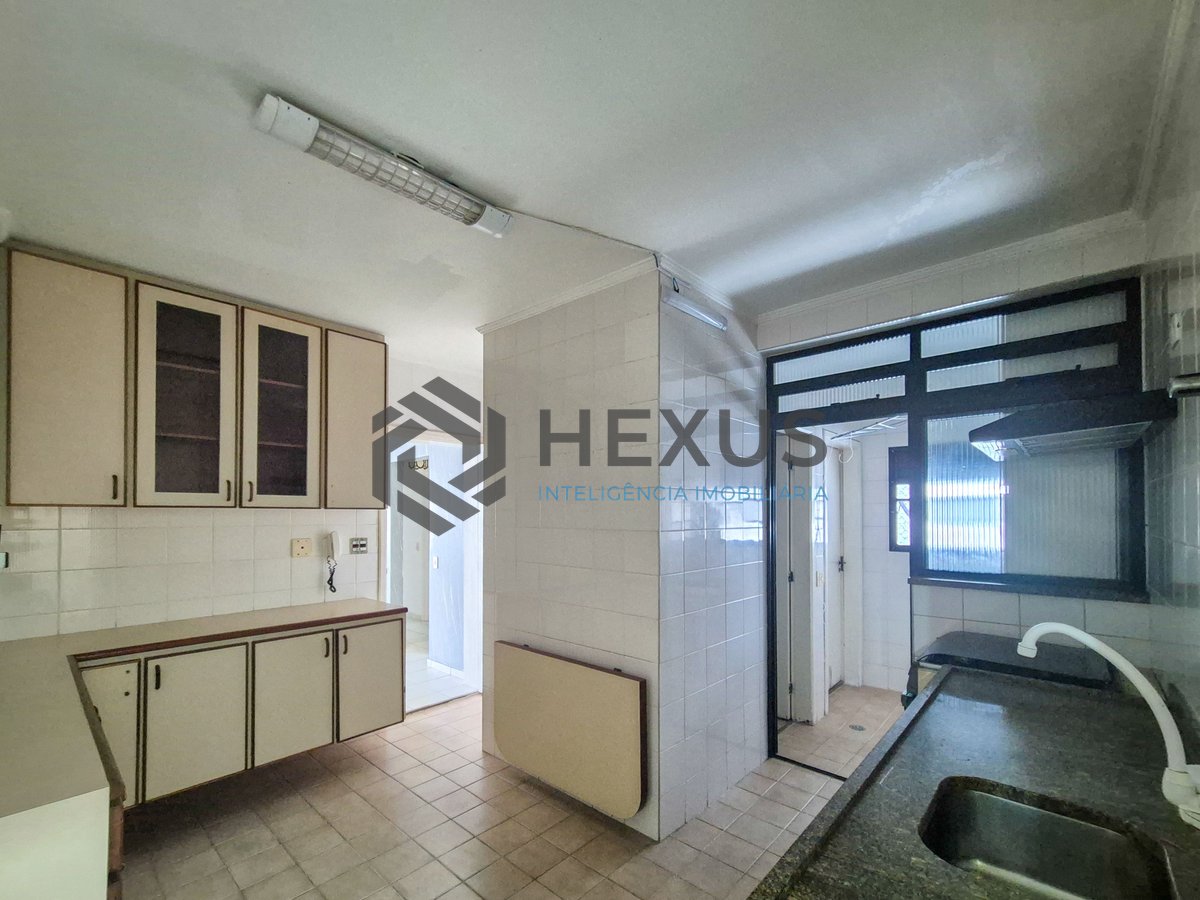 Foto 18 de Apartamento com varanda e lazer na Praia das Pitangueiras, Guaruja