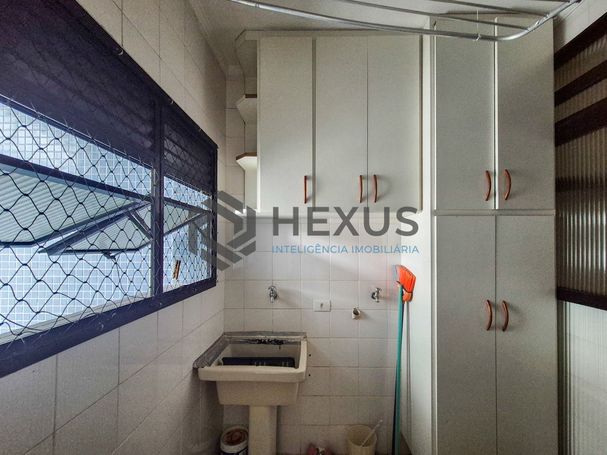 Foto 23 de Apartamento com varanda e lazer na Praia das Pitangueiras, Guaruja
