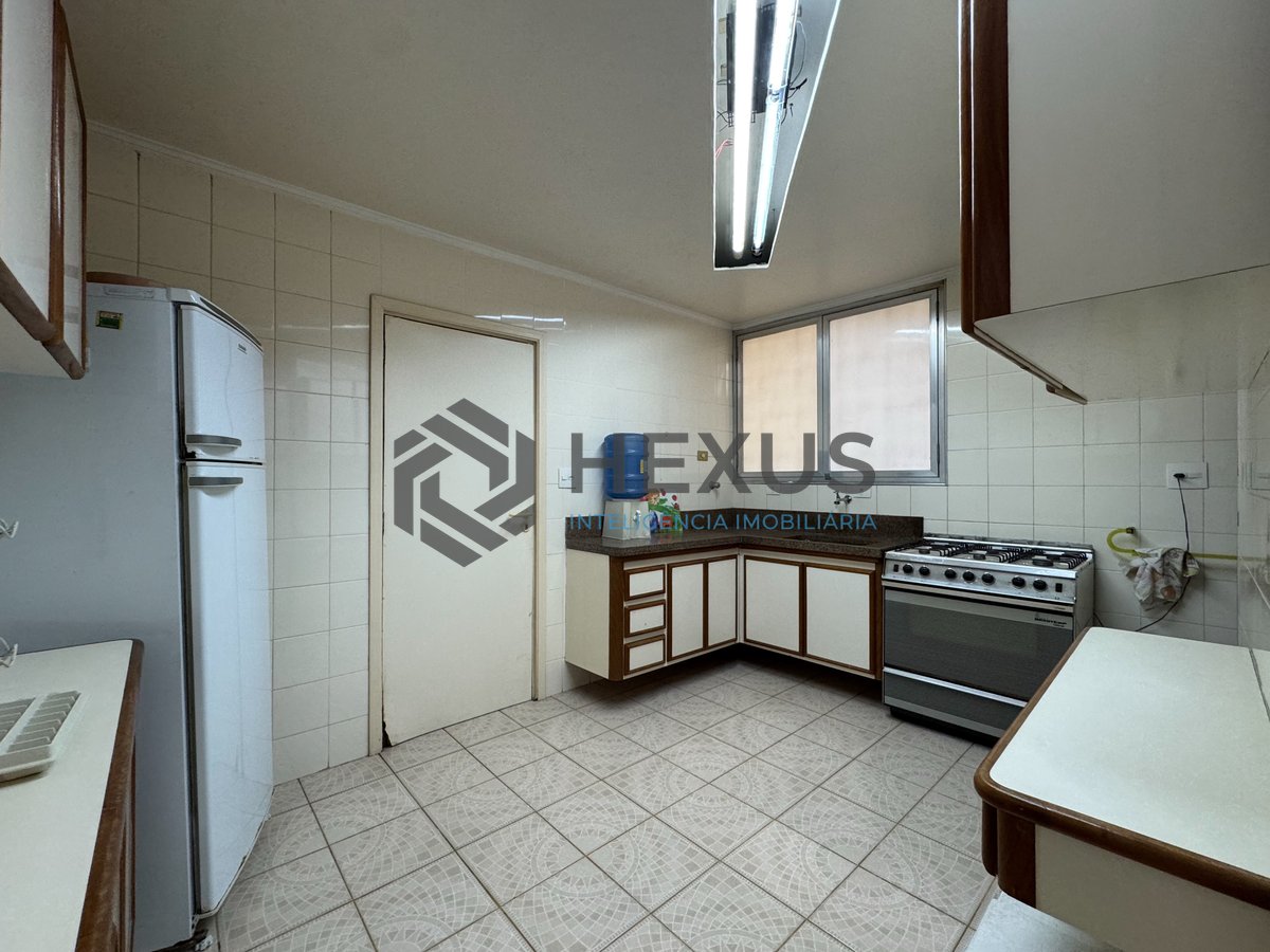 Foto 19 de Apartamento com varanda na quadra mar da Praia das Pitangueiras, Guaruja