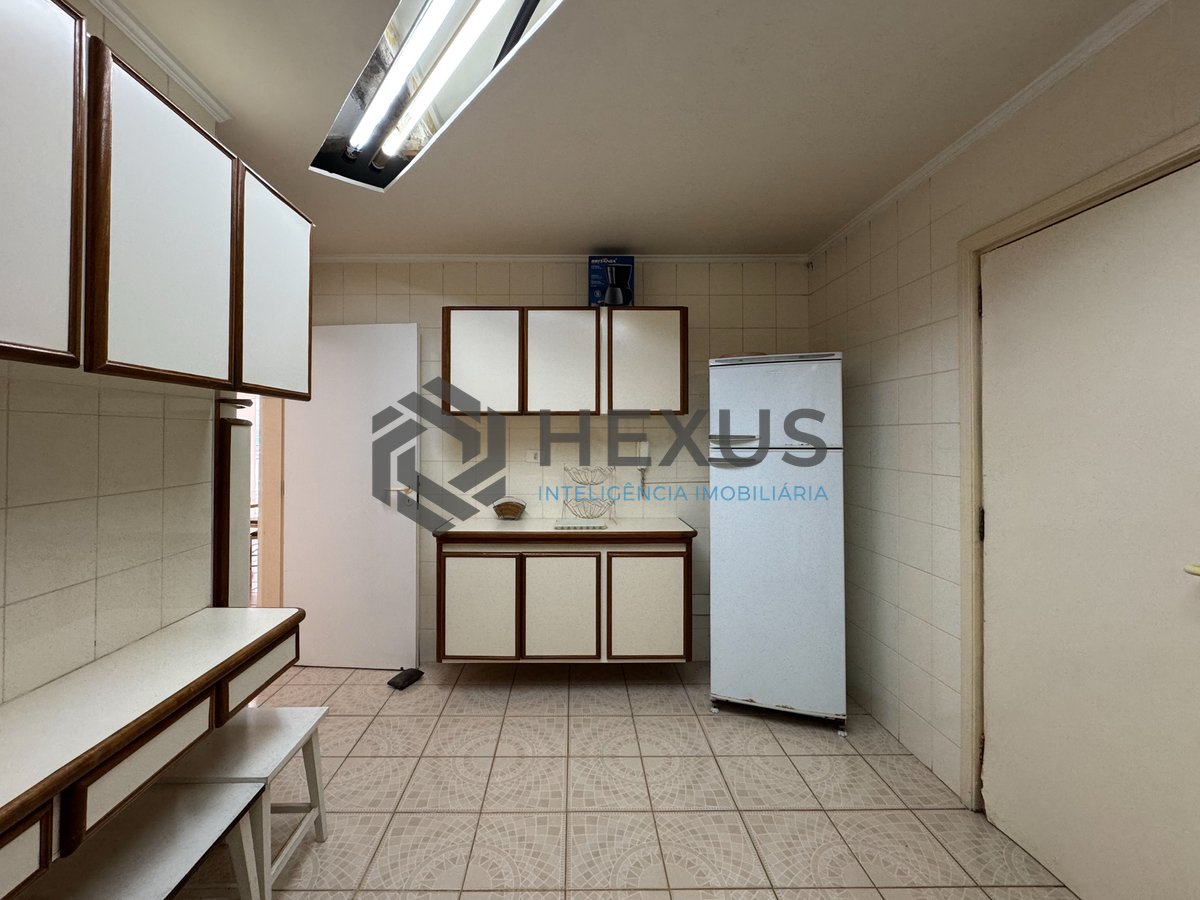 Foto 21 de Apartamento com varanda na quadra mar da Praia das Pitangueiras, Guaruja