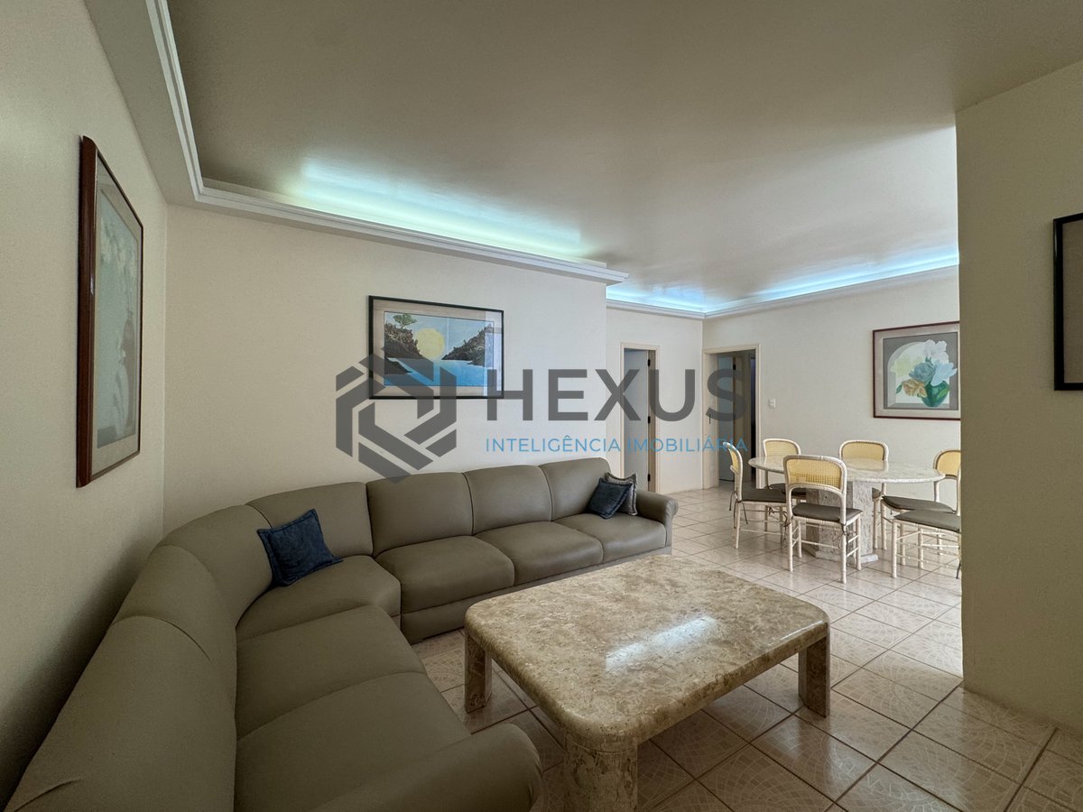 Foto 4 de Apartamento com varanda na quadra mar da Praia das Pitangueiras, Guaruja