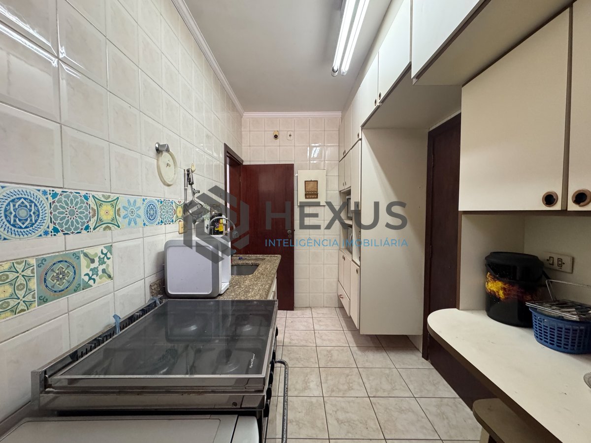 Foto 22 de Apartamento com varanda na quadra mar da Praia das Pitangueiras, Guaruja