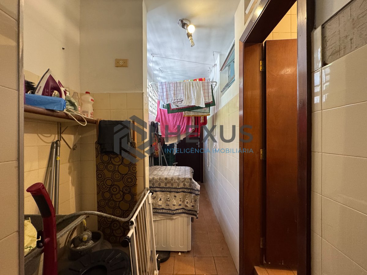 Foto 23 de Apartamento com varanda na quadra mar da Praia das Pitangueiras, Guaruja