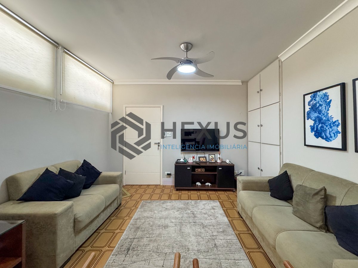 Foto 2 de Apartamento reformado com varanda na quadra mar da Praia das Pitangueiras, Guaruja