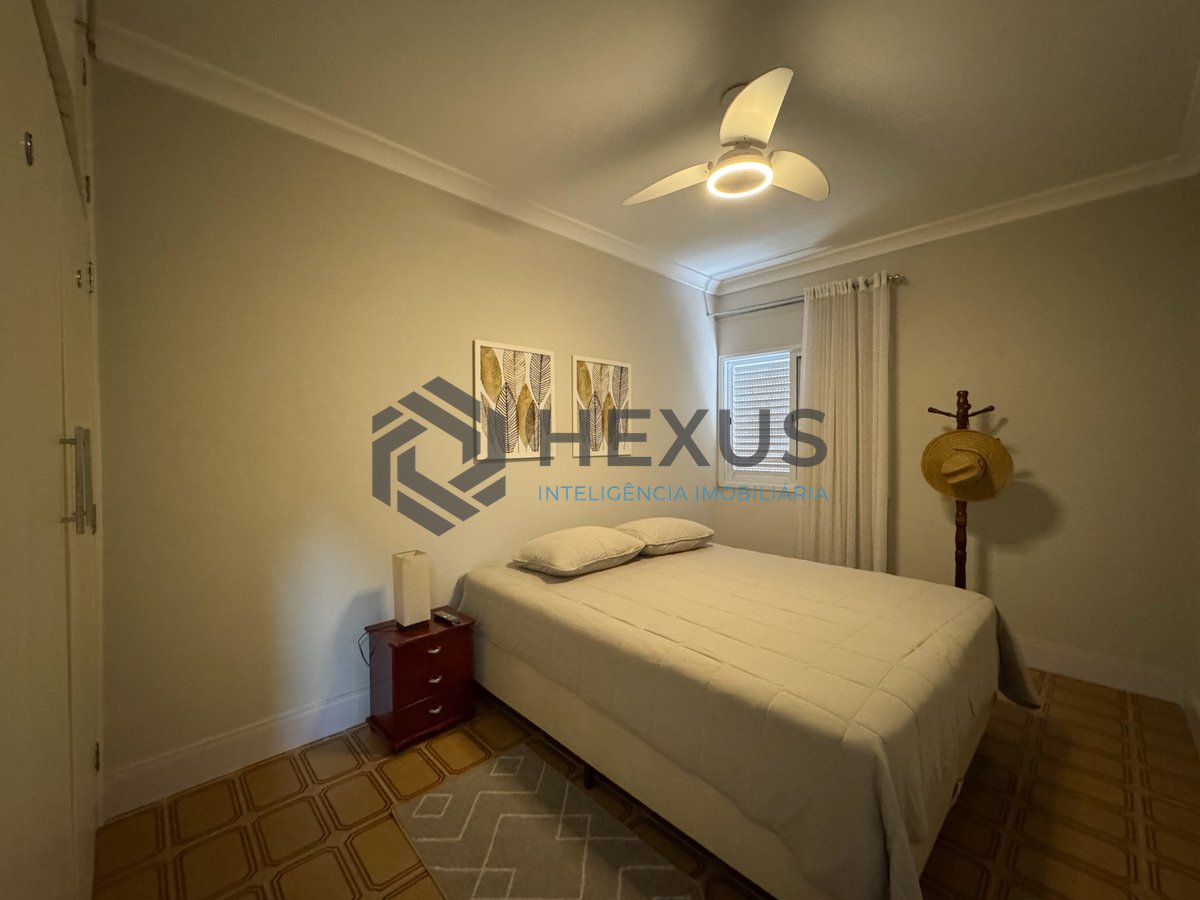 Foto 12 de Apartamento reformado com varanda na quadra mar da Praia das Pitangueiras, Guaruja