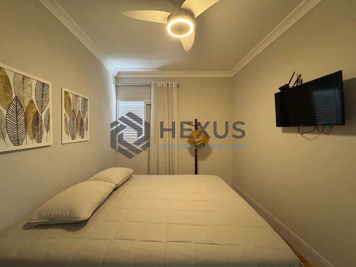 Foto 13 de Apartamento reformado com varanda na quadra mar da Praia das Pitangueiras, Guaruja