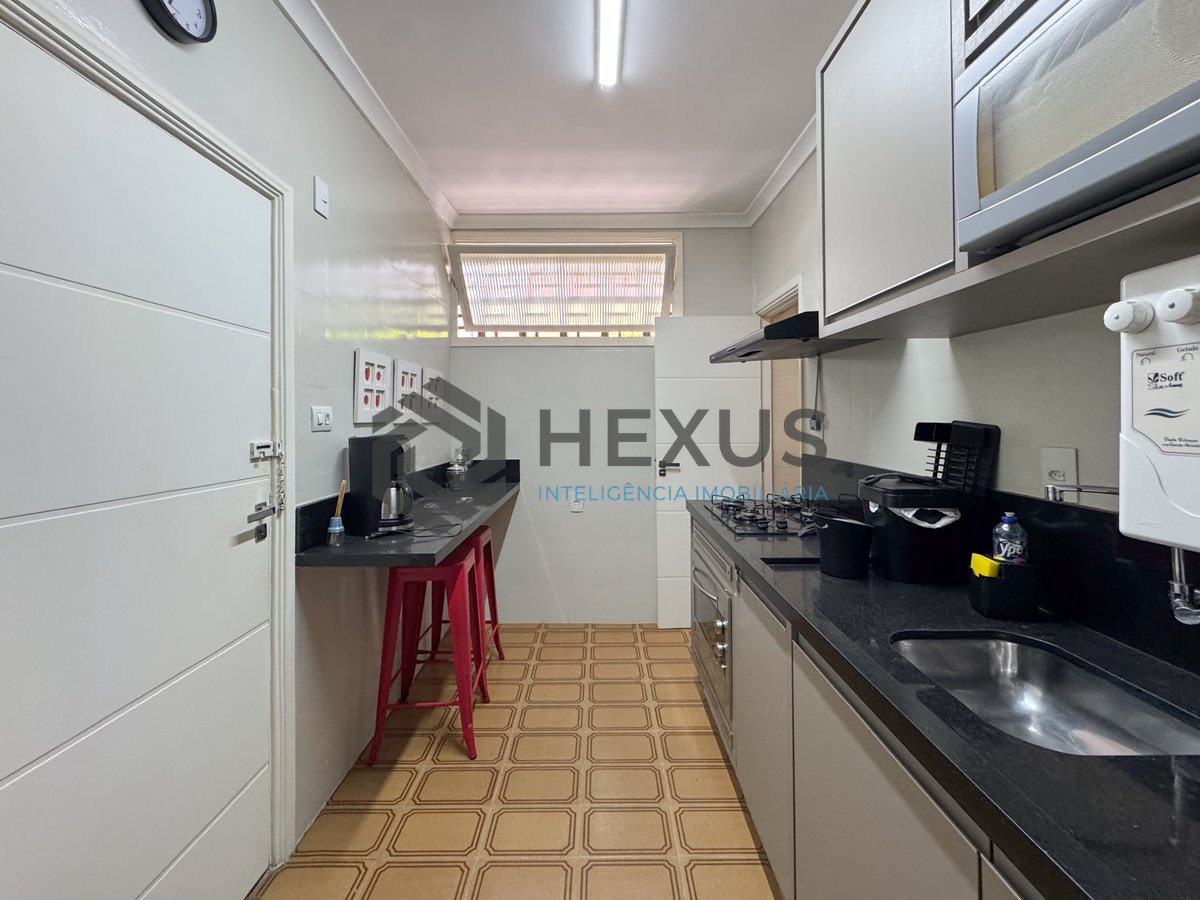 Foto 22 de Apartamento reformado com varanda na quadra mar da Praia das Pitangueiras, Guaruja
