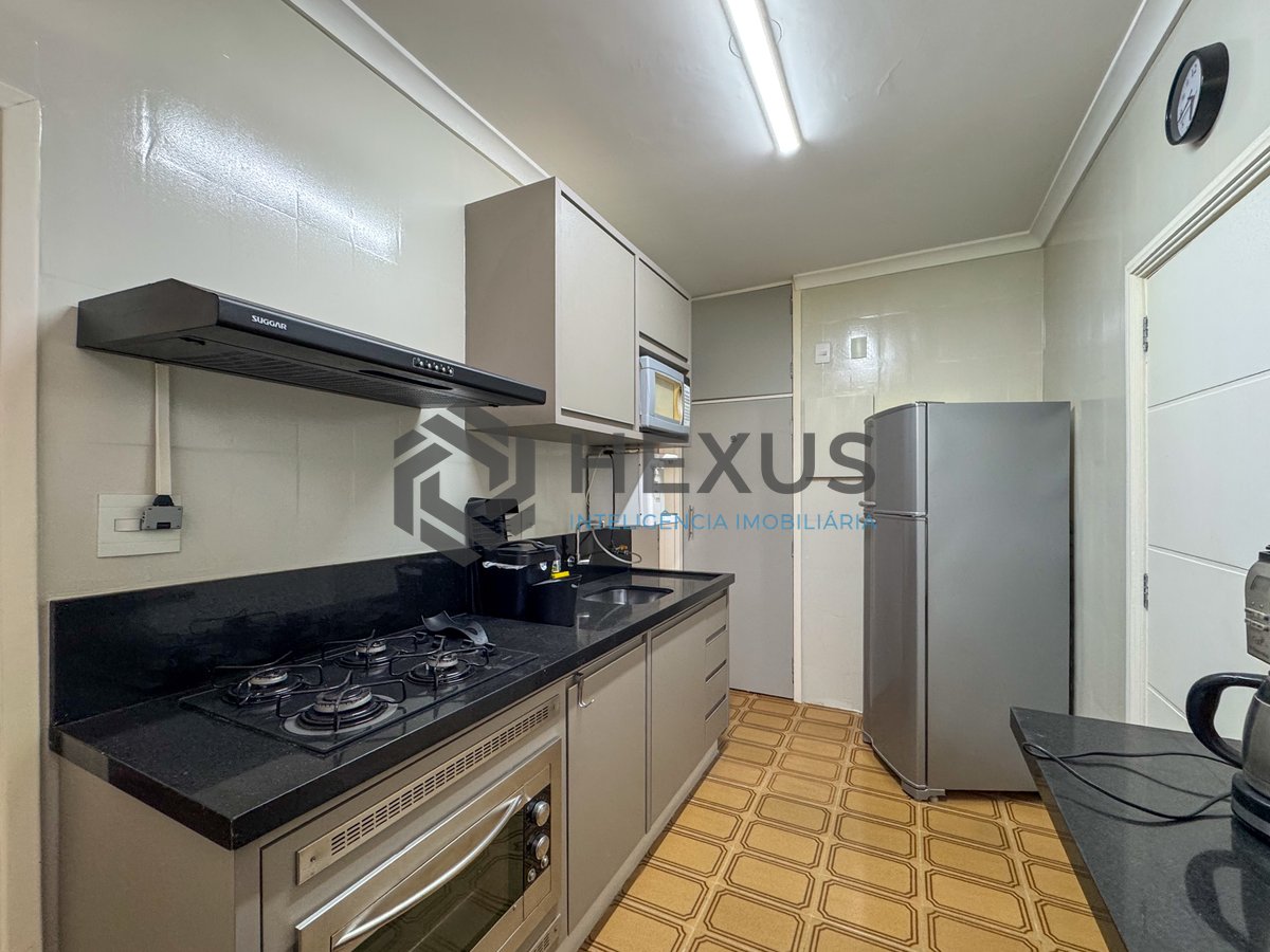 Foto 23 de Apartamento reformado com varanda na quadra mar da Praia das Pitangueiras, Guaruja