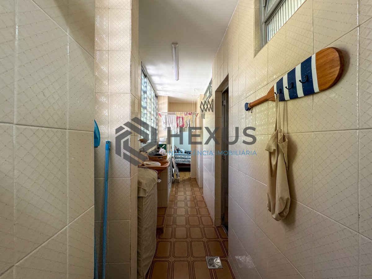 Foto 24 de Apartamento reformado com varanda na quadra mar da Praia das Pitangueiras, Guaruja