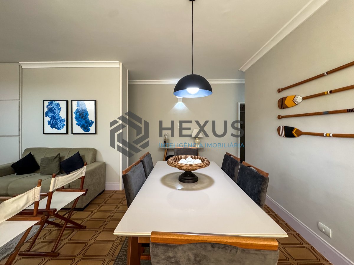 Foto 6 de Apartamento reformado com varanda na quadra mar da Praia das Pitangueiras, Guaruja