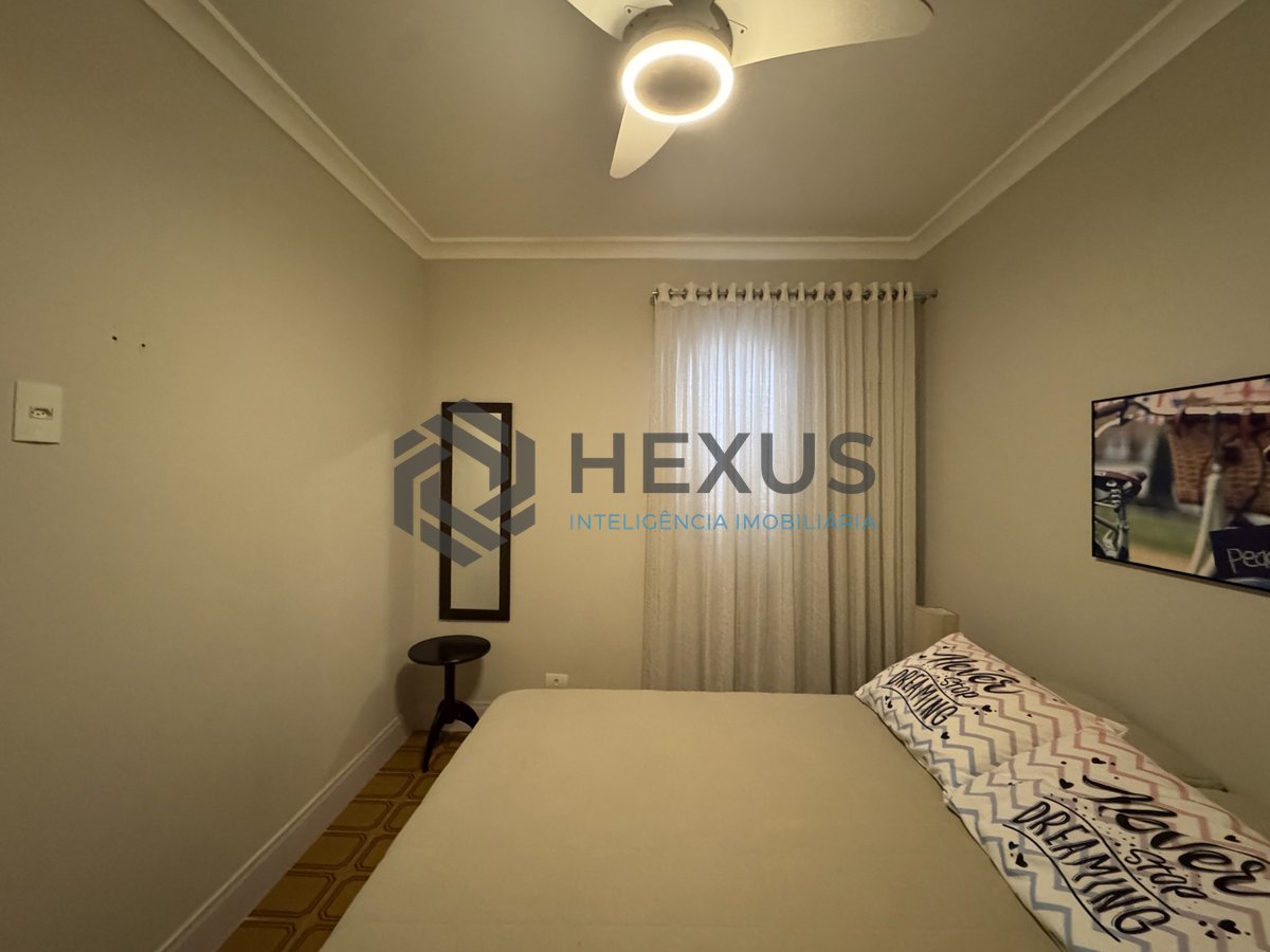 Foto 9 de Apartamento reformado com varanda na quadra mar da Praia das Pitangueiras, Guaruja