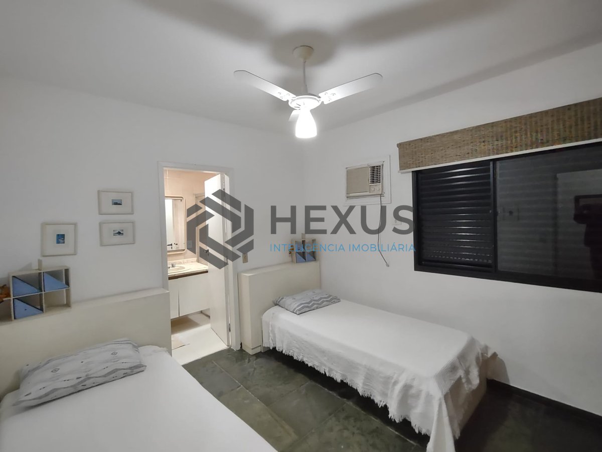 Foto 13 de Apartamento com varanda e lazer na região da Brunella da Praia da Enseada, Guarujá