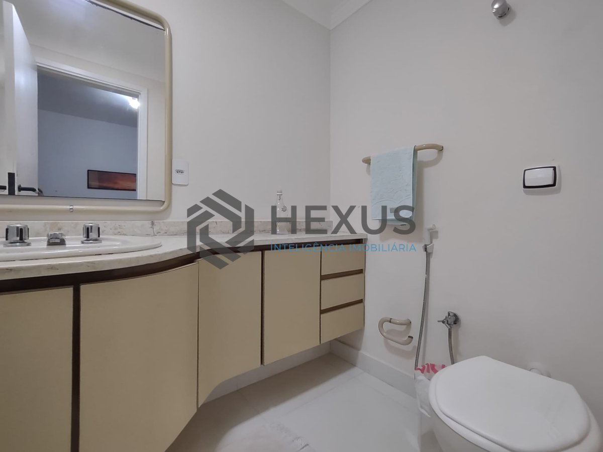 Foto 18 de Apartamento com varanda e lazer na região da Brunella da Praia da Enseada, Guarujá