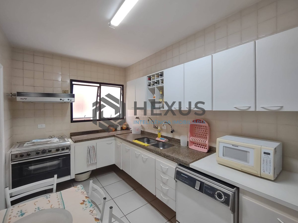 Foto 20 de Apartamento com varanda e lazer na região da Brunella da Praia da Enseada, Guarujá