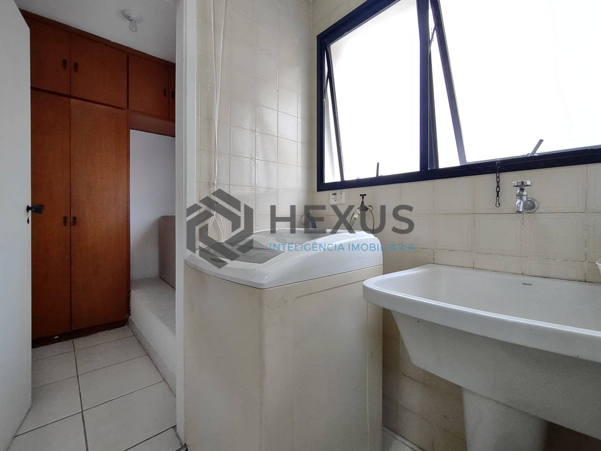 Foto 22 de Apartamento com varanda e lazer na região da Brunella da Praia da Enseada, Guarujá