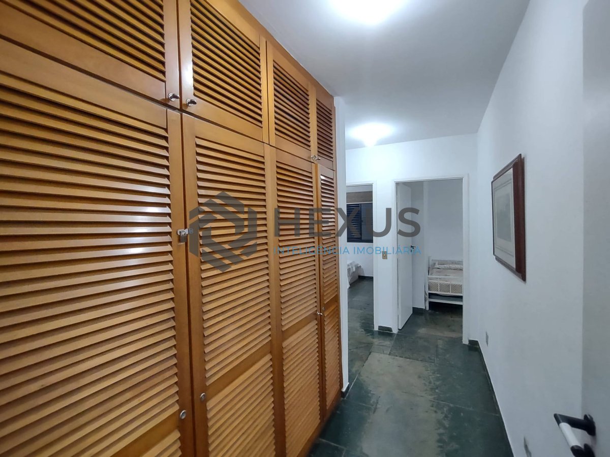 Foto 9 de Apartamento com varanda e lazer na região da Brunella da Praia da Enseada, Guarujá