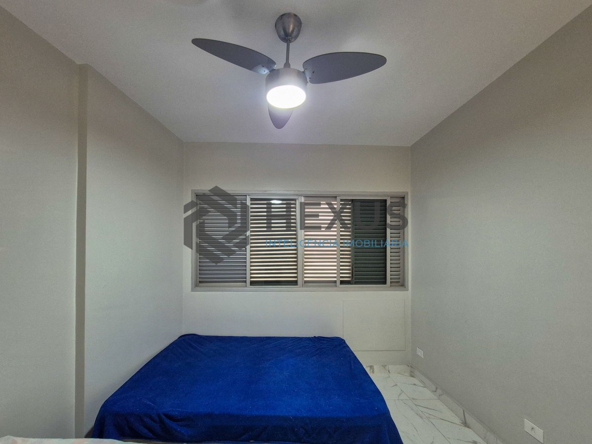Foto 13 de Apartamento reformado com varanda e vista mar na quadra mar da Praia das Pitangueiras, Guaruja