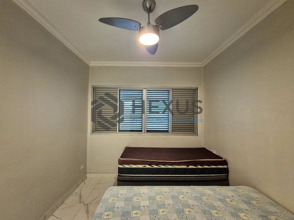 Foto 16 de Apartamento reformado com varanda e vista mar na quadra mar da Praia das Pitangueiras, Guaruja