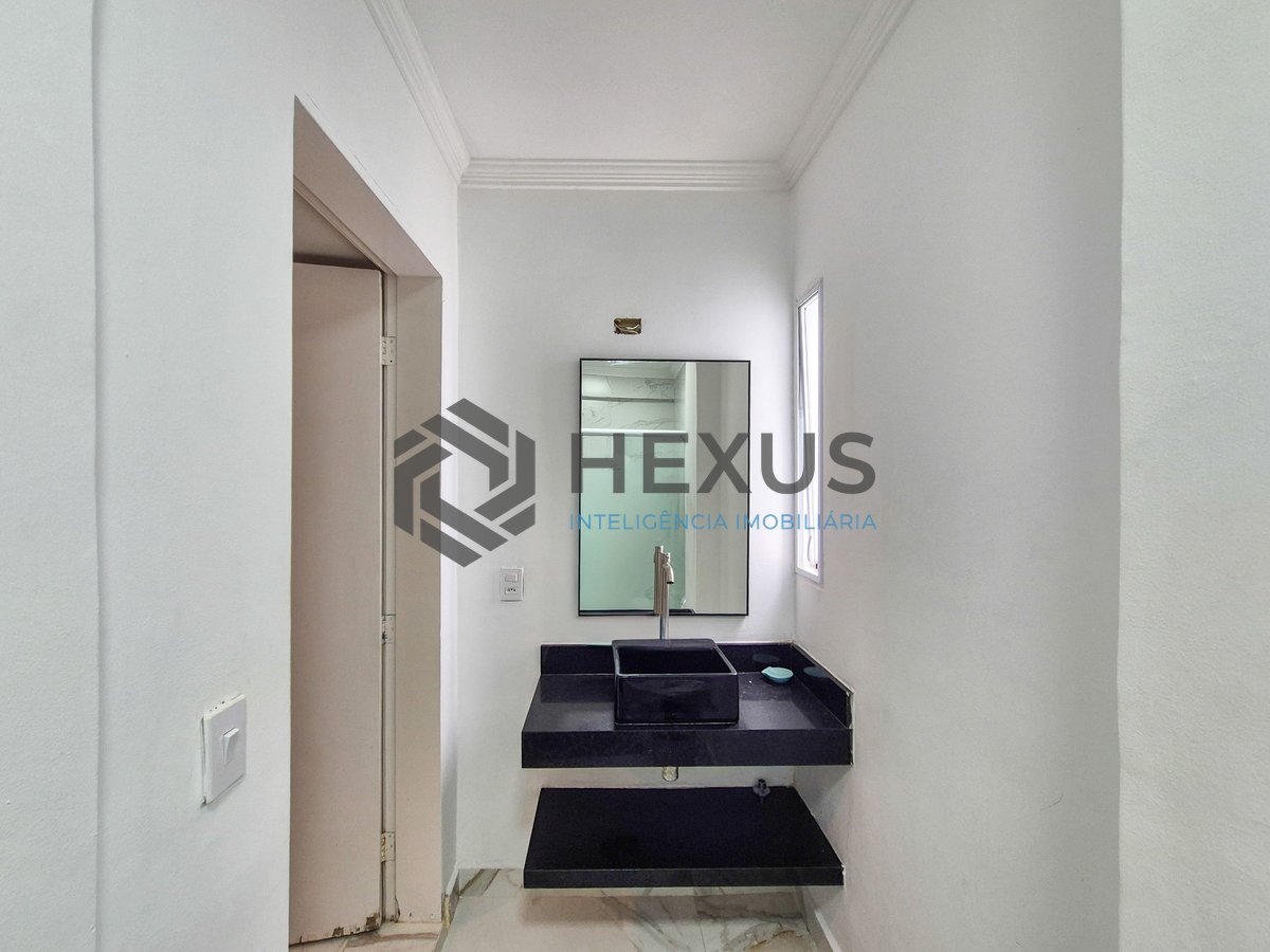Foto 20 de Apartamento reformado com varanda e vista mar na quadra mar da Praia das Pitangueiras, Guaruja