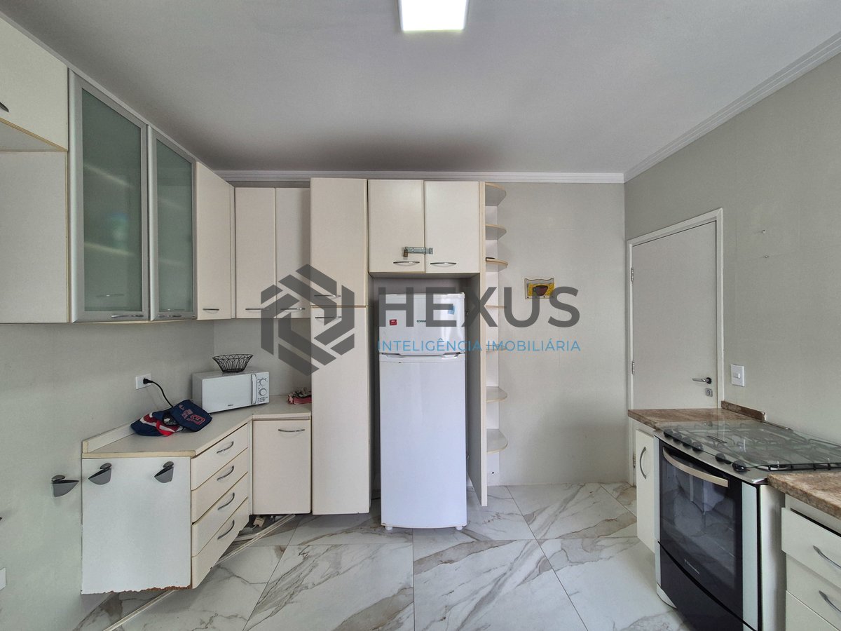 Foto 32 de Apartamento reformado com varanda e vista mar na quadra mar da Praia das Pitangueiras, Guaruja