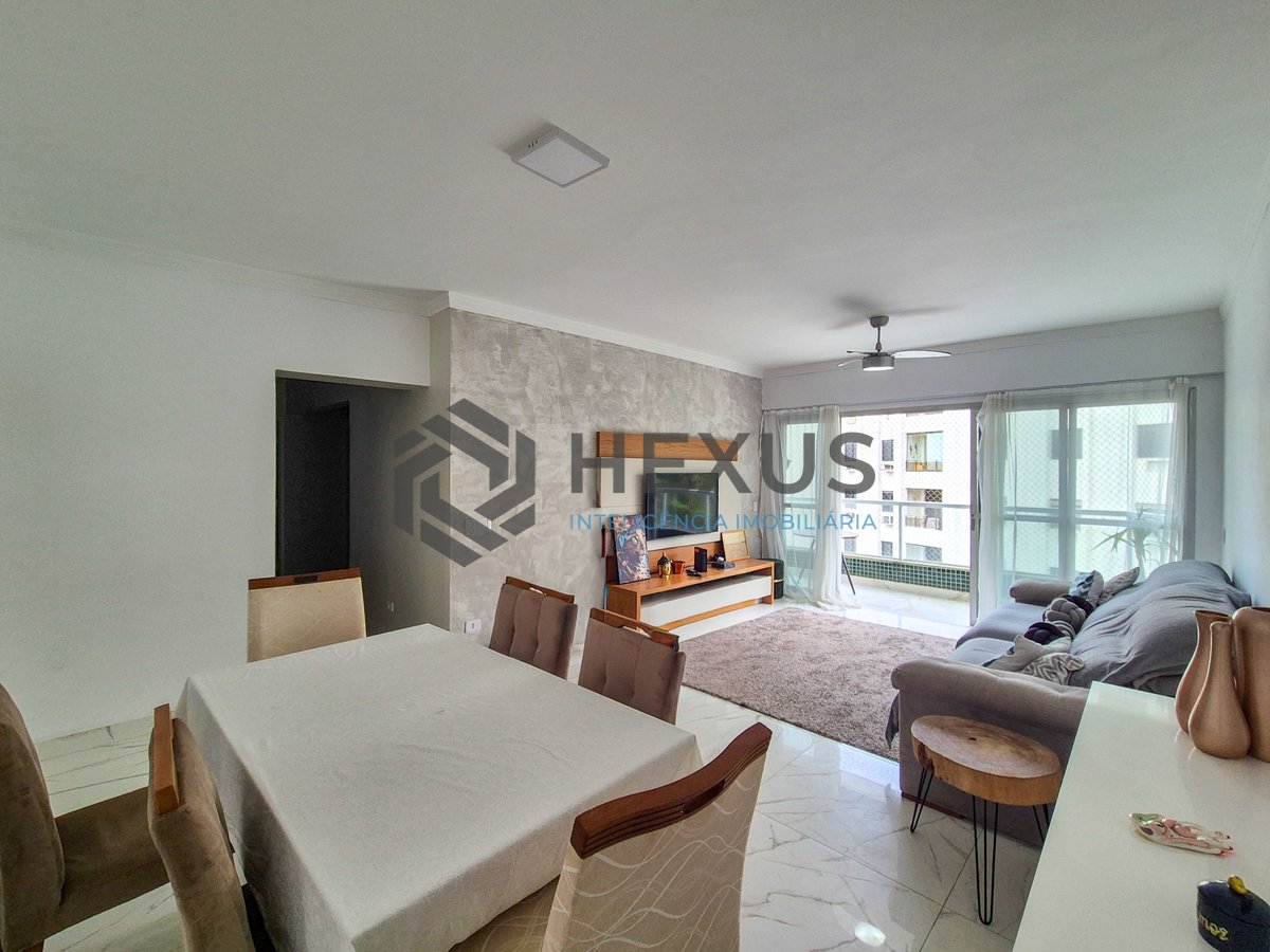 Foto 5 de Apartamento reformado com varanda e vista mar na quadra mar da Praia das Pitangueiras, Guaruja