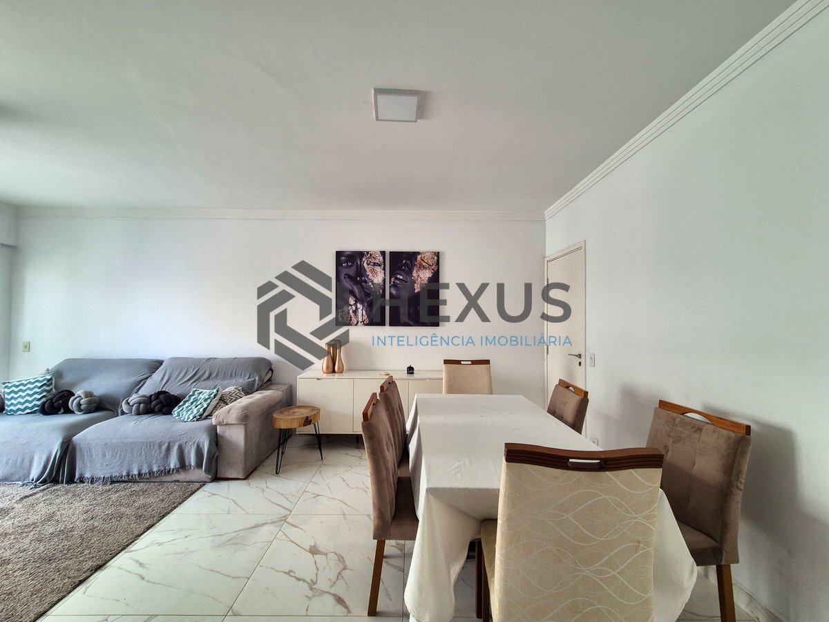Foto 8 de Apartamento reformado com varanda e vista mar na quadra mar da Praia das Pitangueiras, Guaruja