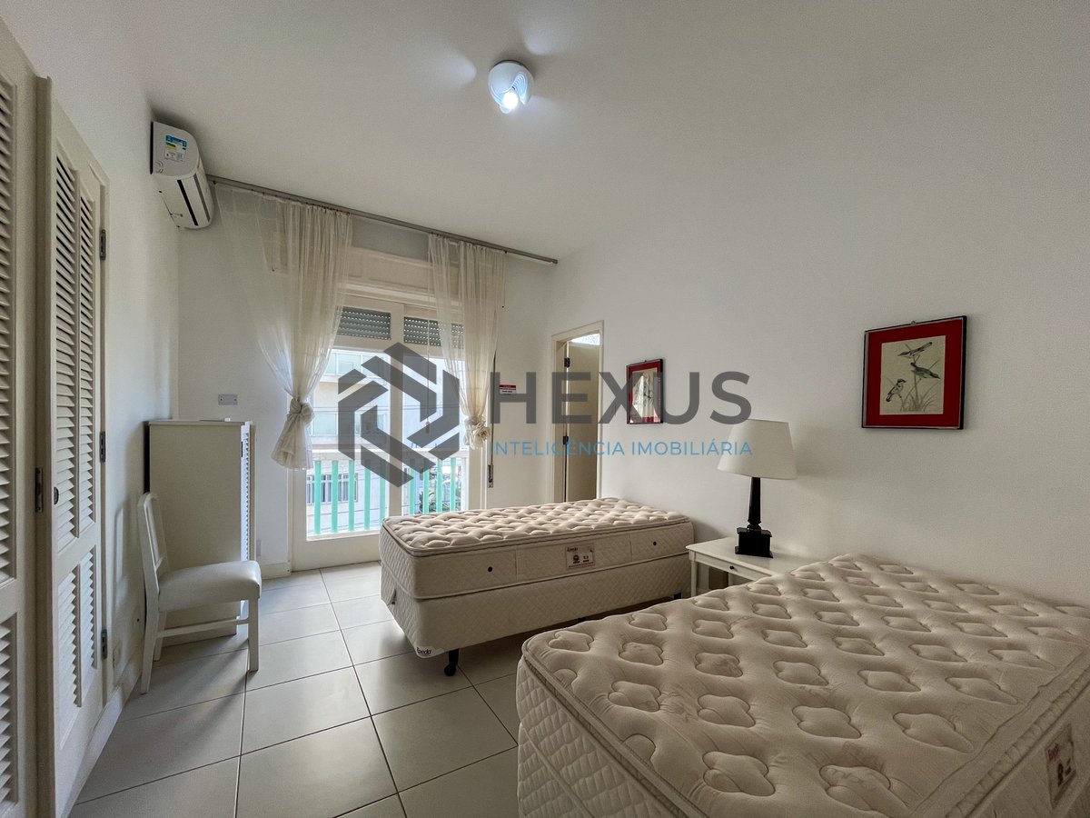 Foto 20 de Apartamento frente mar com varanda e vista mar na Praia das Pitangueiras, Guaruja