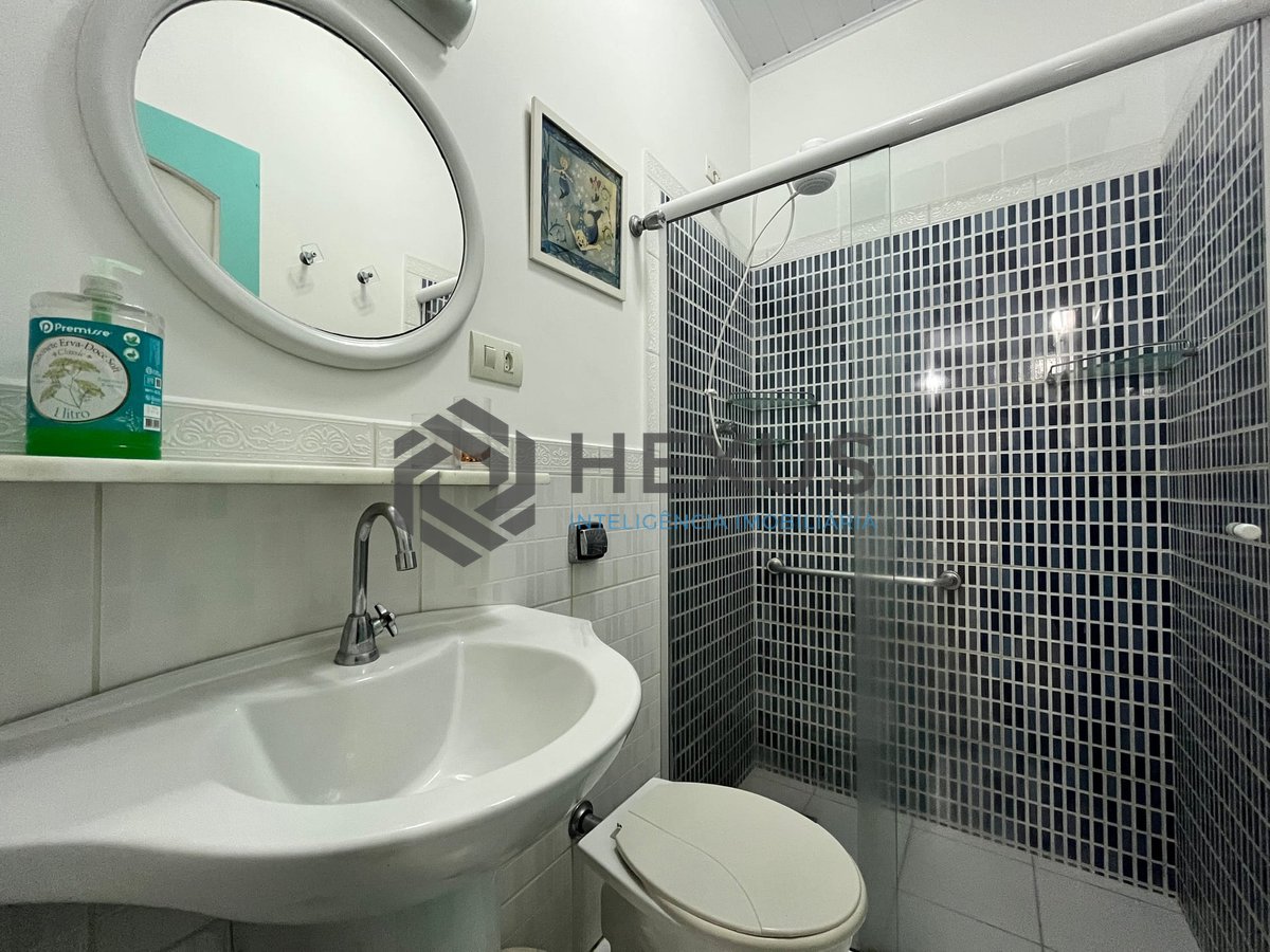 Foto 13 de Apartamento na quadra mar da Praia das Pitangueiras, Guaruja