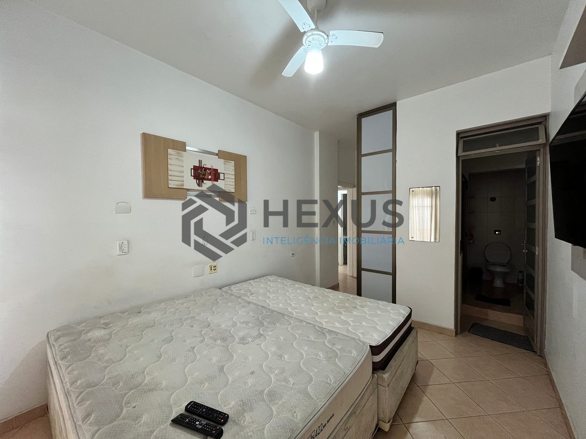 Foto 13 de Apartamento com varanda vista mar na beira mar da Praia das Pitangueiras, Guarujá