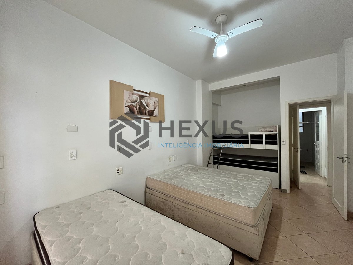 Foto 9 de Apartamento com varanda vista mar na beira mar da Praia das Pitangueiras, Guarujá