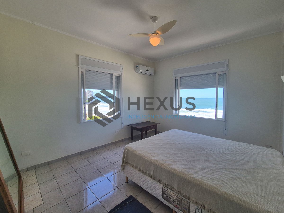 Foto 14 de Apartamento frente mar reformado com varanda e lazer na Praia das Pitangueiras, Guaruja
