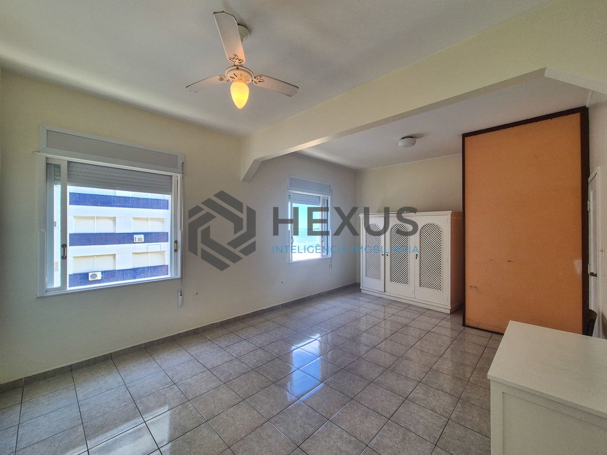 Foto 25 de Apartamento frente mar reformado com varanda e lazer na Praia das Pitangueiras, Guaruja
