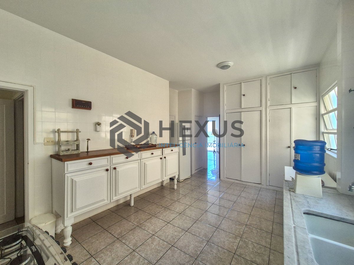Foto 40 de Apartamento frente mar reformado com varanda e lazer na Praia das Pitangueiras, Guaruja