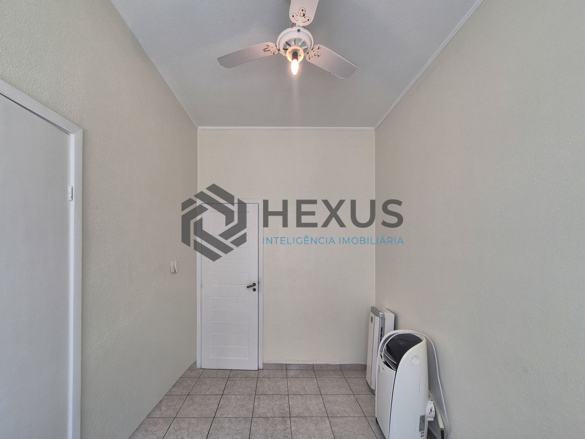 Foto 42 de Apartamento frente mar reformado com varanda e lazer na Praia das Pitangueiras, Guaruja